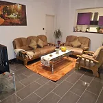 Zentrales City-apartment Mit Garage Und Arbeitsplatz Geeignet Fuer Business Und Familie