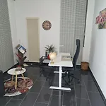 Zentrales City-apartment Mit Garage Und Arbeitsplatz Geeignet Fuer Business Und Familie *