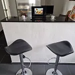 Zentrales City-apartment Mit Garage Und Arbeitsplatz Geeignet Fuer Business Und Familie *