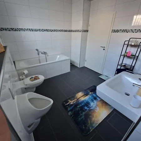 Zentrales City-apartment Mit Garage Und Arbeitsplatz Geeignet Fuer Business Und Familie Duisburg