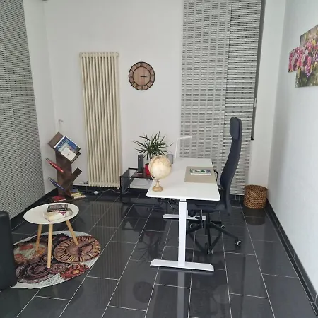 Zentrales City-apartment Mit Garage Und Arbeitsplatz Geeignet Fuer Business Und Familie *