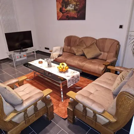 Zentrales City-apartment Mit Garage Und Arbeitsplatz Geeignet Fuer Business Und Familie * Duisburg