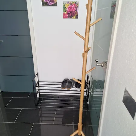 アパート Zentrales City-apartment Mit Garage Und Arbeitsplatz Geeignet Fuer Business Und Familie ドゥイスブルグ