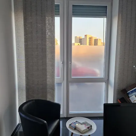 Zentrales City-apartment Mit Garage Und Arbeitsplatz Geeignet Fuer Business Und Familie * Duisburg