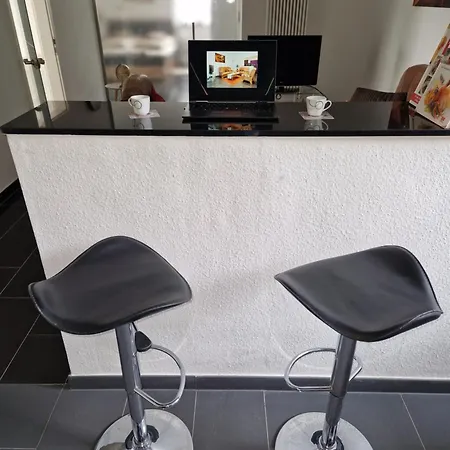Zentrales City-apartment Mit Garage Und Arbeitsplatz Geeignet Für Business Und Familie *