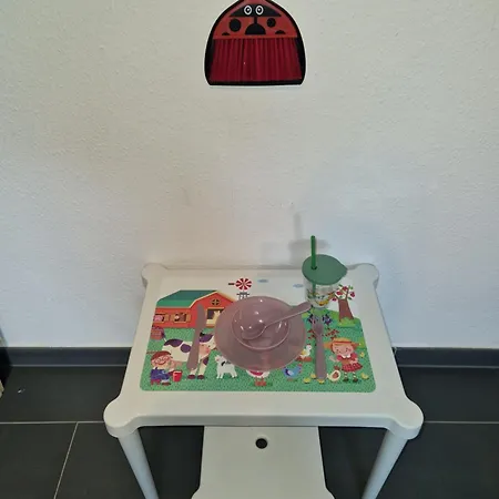 Zentrales City-apartment Mit Garage Und Arbeitsplatz Geeignet Fuer Business Und Familie Apartmán *