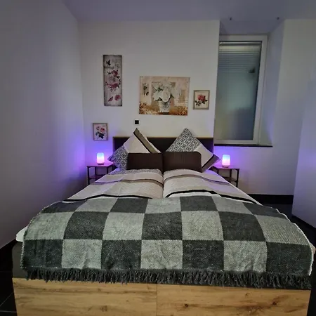 Zentrales City-apartment Mit Garage Und Arbeitsplatz Geeignet Fuer Business Und Familie * Duisburg