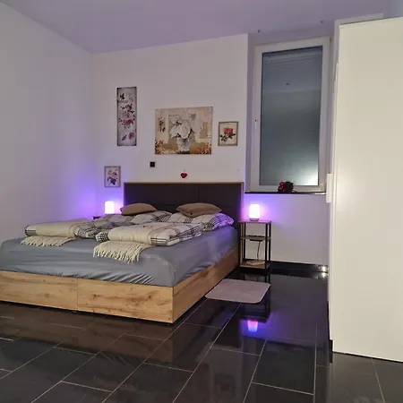 Zentrales City-apartment Mit Garage Und Arbeitsplatz Geeignet Fuer Business Und Familie * Duisburg