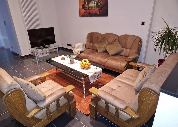 Zentrales City-apartment Mit Garage Und Arbeitsplatz Geeignet Fuer Business Und Familie * Duisburgo