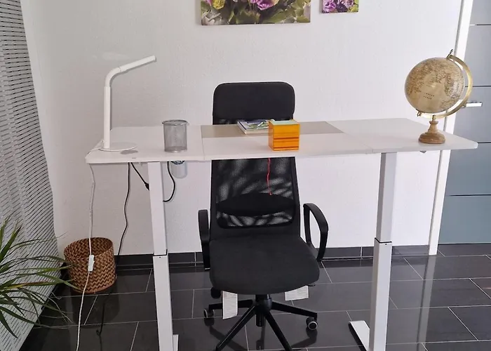 Zentrales City-apartment Mit Garage Und Arbeitsplatz Geeignet Fuer Business Und Familie * Duisburgo