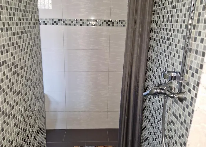 Zentrales City-apartment Mit Garage Und Arbeitsplatz Geeignet Fuer Business Und Familie * Duisburgo